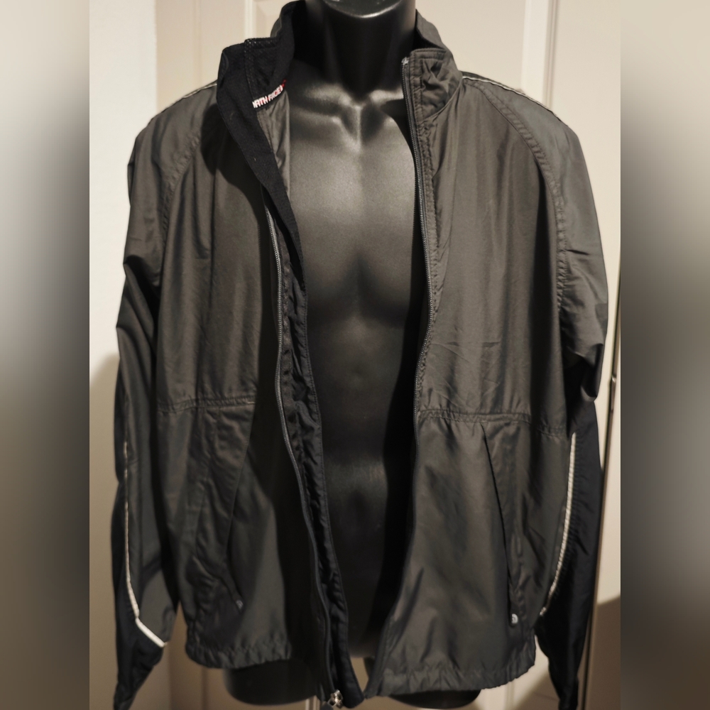 The North Face Men's Lightweight Windbreaker Jacket Gray / Black Size M